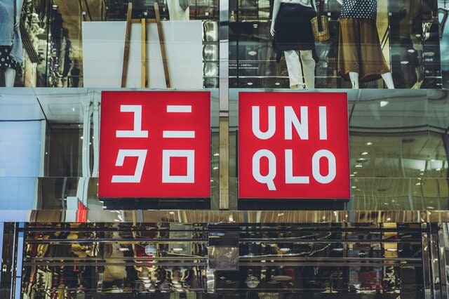 ユニクロで推し色に出会えました！ミニショルダーバッグが魅力的