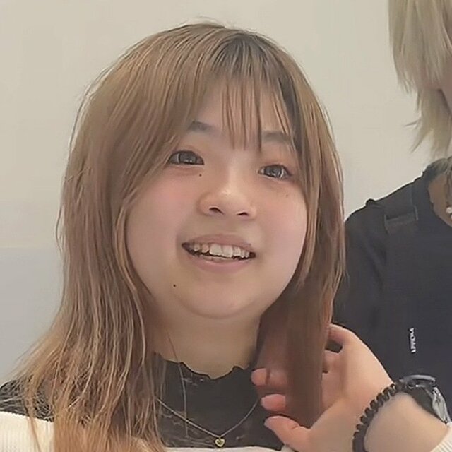 ブリーチ2回を経た女性がミルクティーカラーに挑戦！髪を守りながら可愛らしくイメージチェンジ