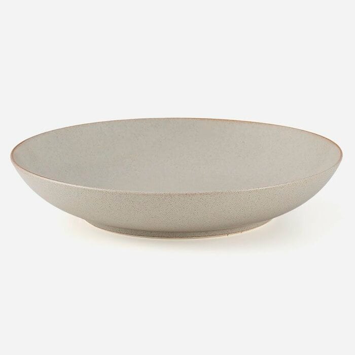 パスタやカレーライスなどのメイン料理を入れるのにふさわしいお皿