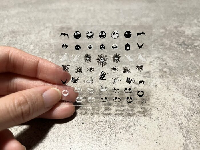 さまざまな柄のシールがたくさん入っています