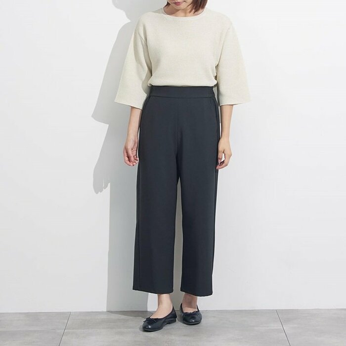 ノータックでスッキリしたデザインなので、脚長かつ細見え効果が期待できる