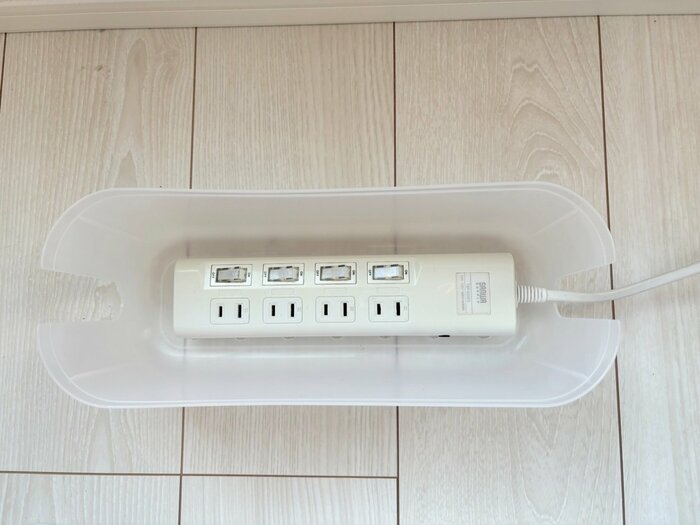 ケーブルタップの長さが27cmまでのものなら収納可能です