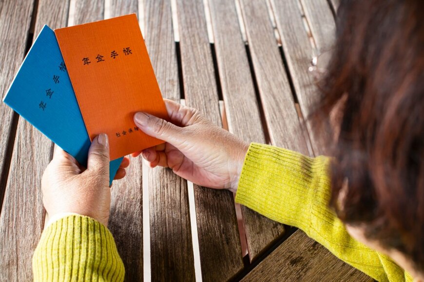 【厚生年金】「月額20万円以上」受給する人は全体の何％？「2025年度の最新年金額」は1.9％の増額！モデル夫婦なら約23万円支給