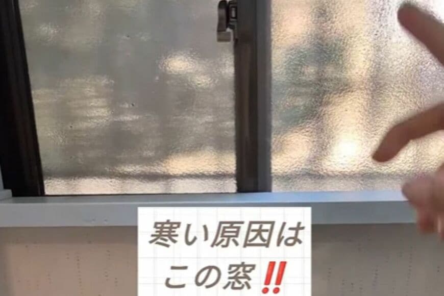 プラスチック段ボールとすきまテープで築40年のトイレに内窓を作ってみた。換気できるスライド式で寒さ対策と和×ヴィンテージの空間を両立するDIY術