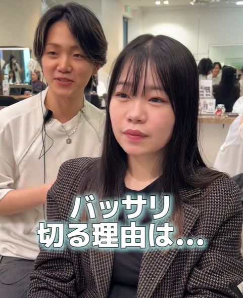 【バッサリ】バリキャリウーマン系のショートカットに変身した女性が満面の笑み