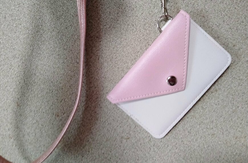 筆者撮影（セリア、パスケース）