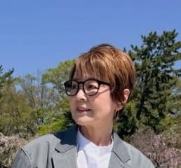 【60代マダム】春のGUコーデが素敵　メンズライクな着こなしに「かっこいい」「ブラウスも素敵」