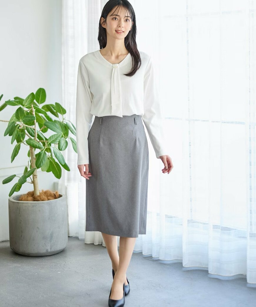 出所：ハニーズ公式　ボウタイトップス