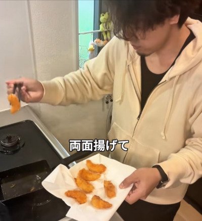 シングル父が息子のために「朝から揚げるエビフライ弁当」　タコさんウインナーも添えて「愛情たっぷり弁当ですね」の声