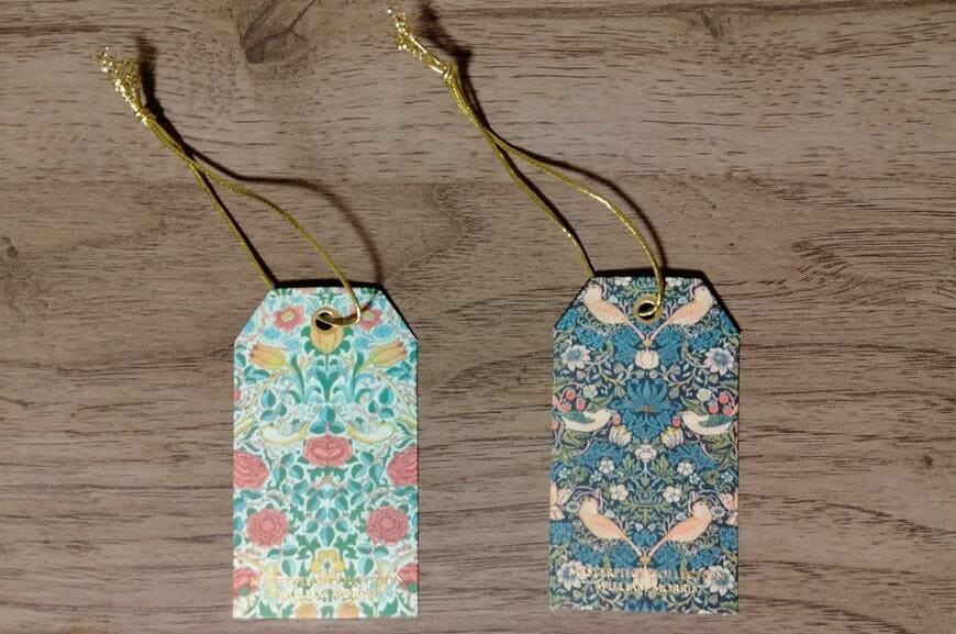 筆者撮影（セリア、ラッピング用 ペーパータグ 10P ウィリアム・モリス）