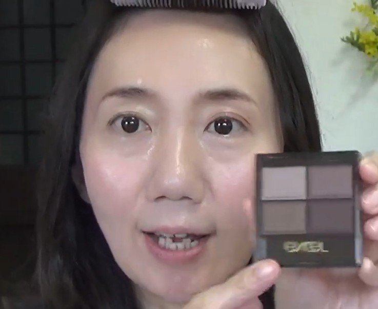 「おっしゃれ〜！」44歳マダムがエクセル新色「スキニーリッチシャドウ N」塗ってみたら→大人肌に映える仕上がりに「プチプラ界のおしゃれ番長」