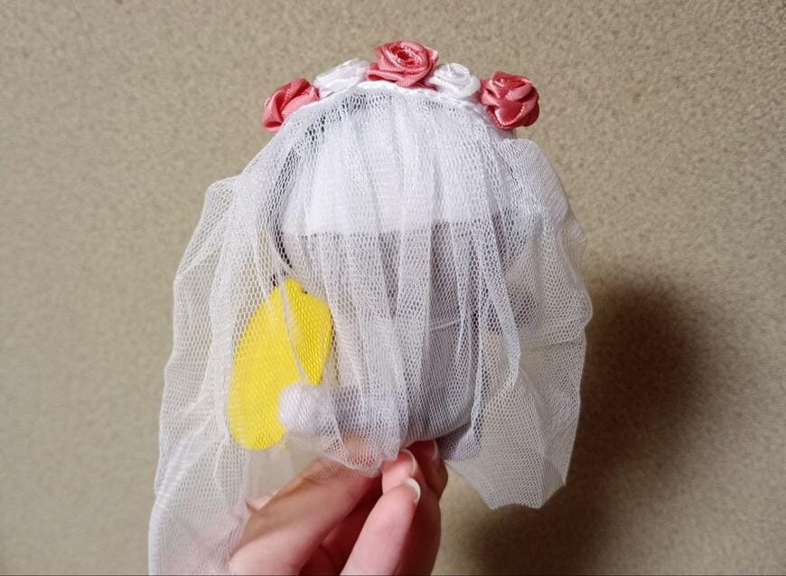出所：筆者撮影（セリア、ぬいぐるみコスチューム 花嫁のベール）