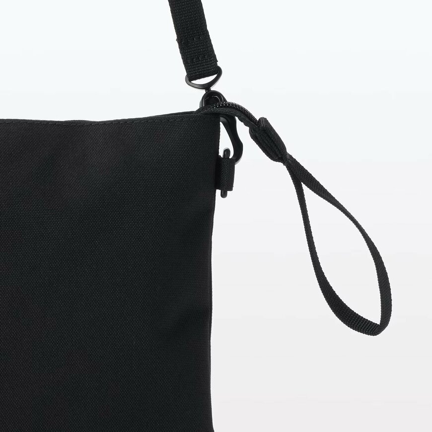 ポーチとしても使える 撥水サコッシュ