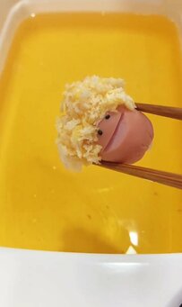 高校生の息子さんと旦那さんに作る【アフロソーセー人入り弁当】が癒される！