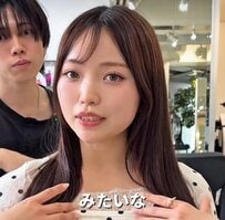 「似合うかどうか分からない」と丸顔を気にするロングヘアの女性→〈顔周りカット〉ですっきりとした切りっぱなしボブにスタイルチェンジ！