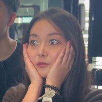 【大変身】丸顔を気にする女性がイメチェンでばっさりショートに挑戦！前髪ありの素敵な姿に釘付け