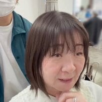 「柔らかめのショート」になりたい女性が劇的イメチェン！センス抜群な姿に「素敵ですね」「大正解」の声