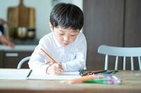 息子が描いた「2枚のママの絵」　優しい時と怒っている時の違いに「感情が伝わる凄い作品」
