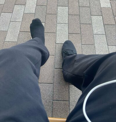 足をよくみてみると…