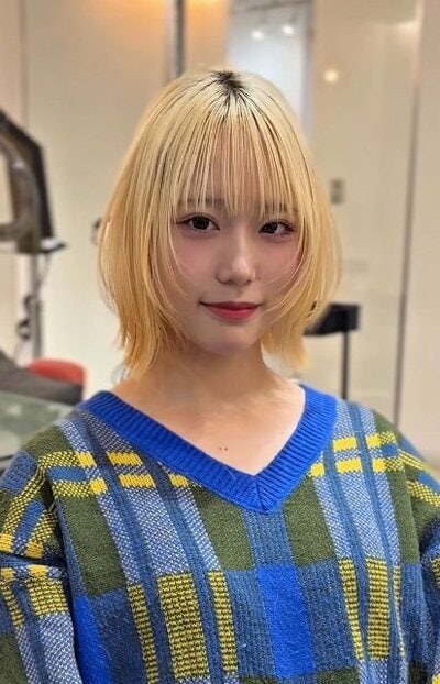 ふんわりとした顔周りの髪と外はねがおしゃれ!