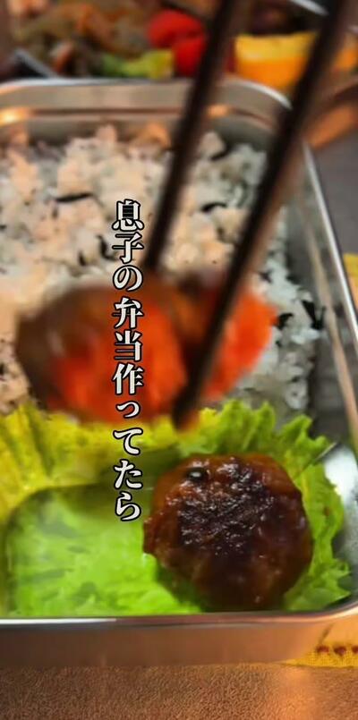 息子のお弁当を詰めているところ