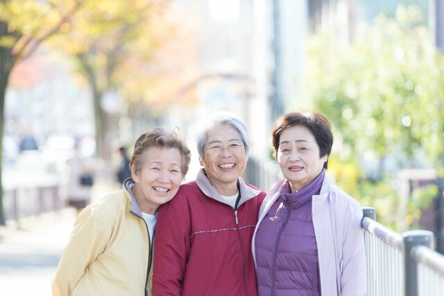 【貯蓄早見表】60歳代と70歳代はいくら保有しているもの？預貯金や株式などの内訳も