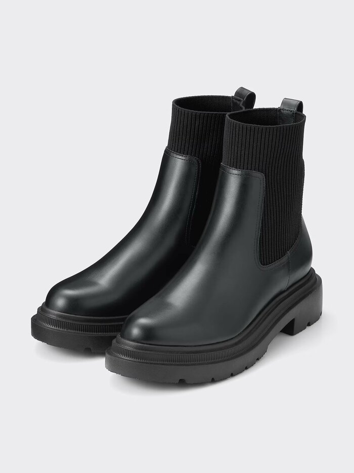 ボリュームのあるソールなのに軽量なので、長く履いていても疲れにくいブーツ