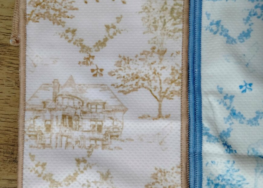 筆者撮影（セリア、水濡れクールタオルマフラー トワルドジュイ 10×70cm）