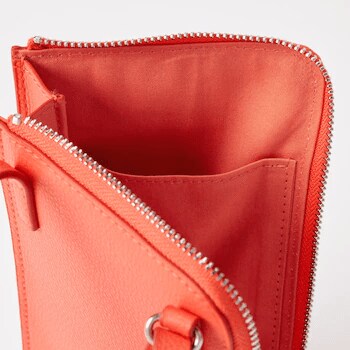 出所：ユニクロ公式 レザータッチウォレットショルダーバッグ