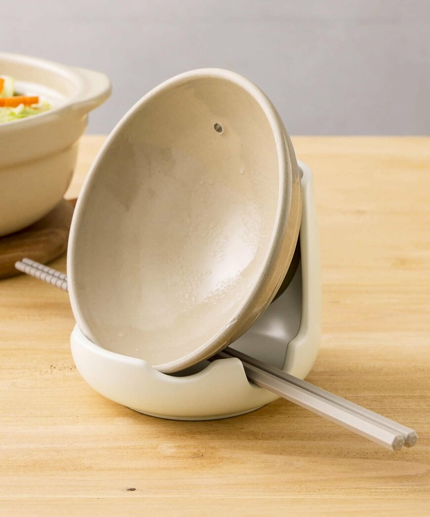 出所：3COINS公式　陶磁器鍋蓋置き／KITINTO