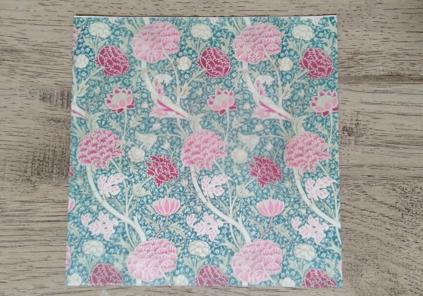 筆者撮影（セリア、デザインペーパー 15P ウィリアム・モリス）