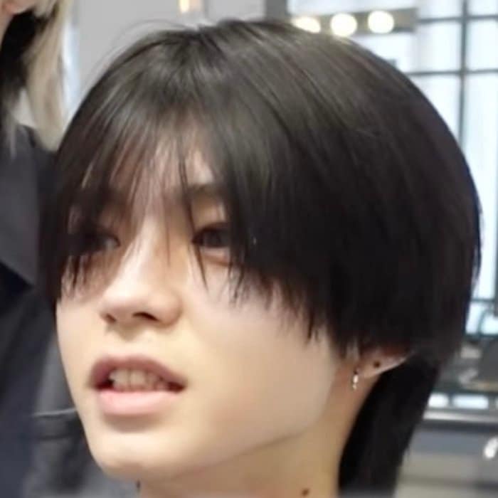 20歳の〈黒髪〉ホスト男性が…→おしゃれでかっこいいグレーベースの〈エンドカラー〉にスタイルチェンジ
