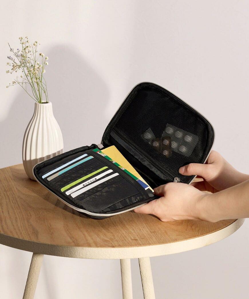 出所：パルグループ公式ファッション通販サイト 3COINS お薬手帳ケース