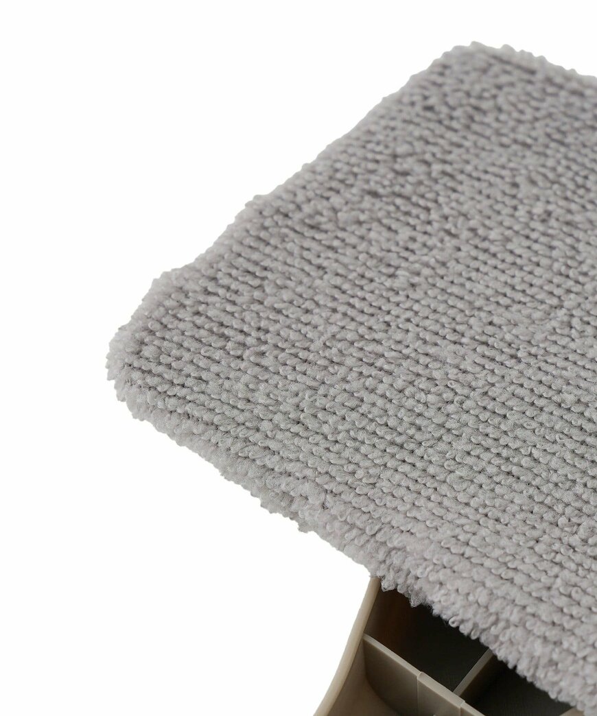 出所：3COINS公式　CARフロントガラスクリーナー