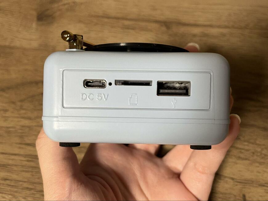 ダイソー、レトロスピーカー(レコードプレーヤー型)画像