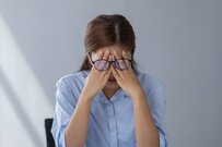 【40歳代おひとりさま】単身世帯「貯蓄100万円未満」の割合は？手取りから何％貯蓄しているかチェック