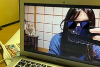 zoomの打ち合わせに参加する猫が話題　ひっそり写る姿に和む
