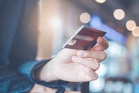 クレジットカードに記載された「珍しい苗字」に思わず目を疑う　初対面の人には「偽名を疑われる」