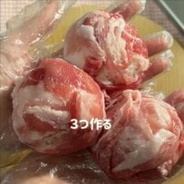 【肉巻きおにぎり弁当】大きなおにぎりが3つ、真ん中にどーん！おかずもたっぷり、新婚の妻が夫に作る愛情弁当にほっこり