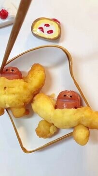 高校生の息子が描いた「パワーを感じるソーセー人」の絵をトンテキ弁当で再現！面白弁当に注目が集まる