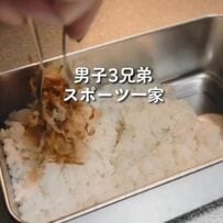 高校生の息子さんに作った「愛情弁当」が鮭とサラダチキン入りでボリューム満点！タコライス風のサラダチキンも食欲そそる