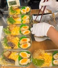 【朝5時から天ぷらを揚げる】忙しい会社員主婦が作る豪華な天丼弁当に驚き　「春らしいお弁当ですね」