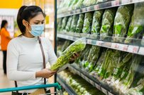 野菜が高い！ さらに小麦粉や食用油も値上がり。家計に大打撃の原因と価格動向