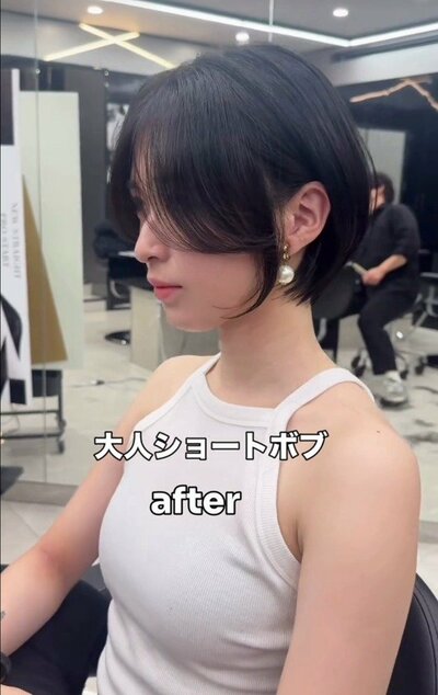 耳元がのぞく、丸みのある柔らかショートボブ（アフター）