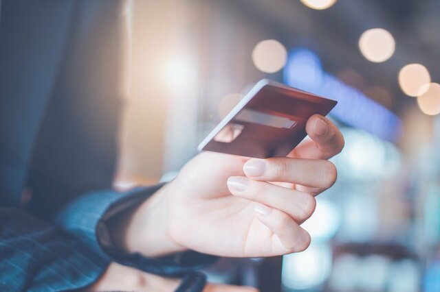 クレジットカードに記載された「珍しい苗字」に思わず目を疑う　初対面の人には「偽名を疑われる」