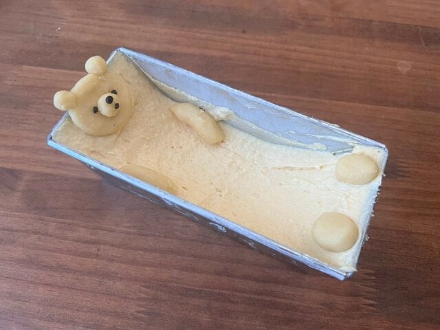 くまの形のパウンドケーキを焼いた結果…「想像の斜め上を行く驚きの変化」に9.2万いいね