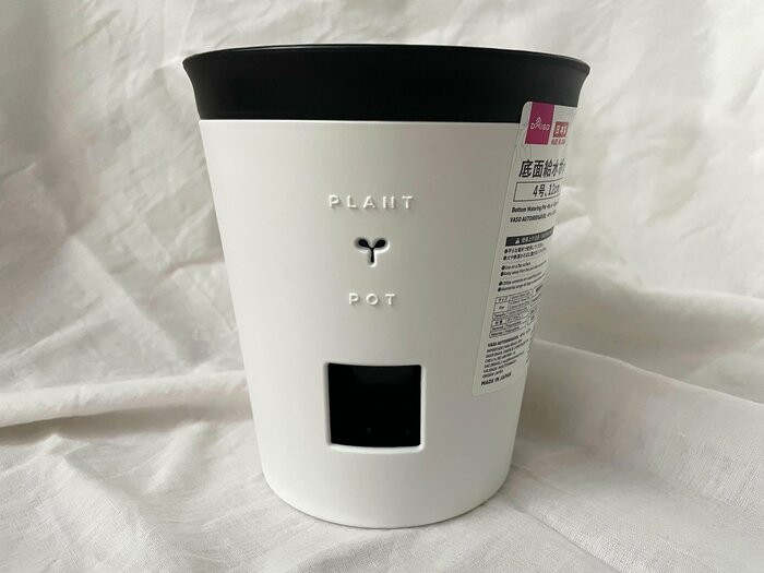 マットな質感で、正面のふたばのマークがかわいらしい印象