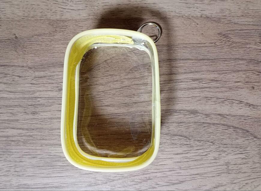 筆者撮影（セリア、推し活ポーチM（ピンク・イエロー・ブルー））