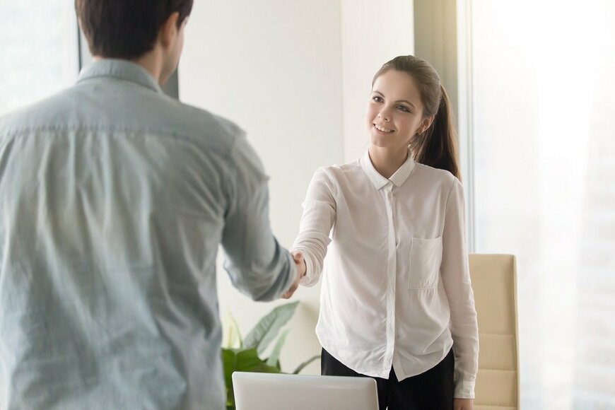 初対面の人と話すのが苦手な人は何割？ 自然な話しかけ方3つのヒント