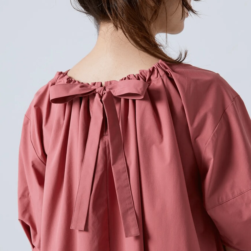 出所：ミズノ公式オンライン　ウォーターリパレントストレッチワンピース［ウィメンズ］　(C) 2024 Peanuts Worldwide LLC